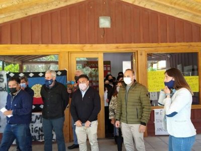 Padres del CPEM 86 de Neuquén reclamaron soluciones a diputados