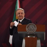 AMLO recomienda a su sucesor comprar un banco y reformar el Poder judicial