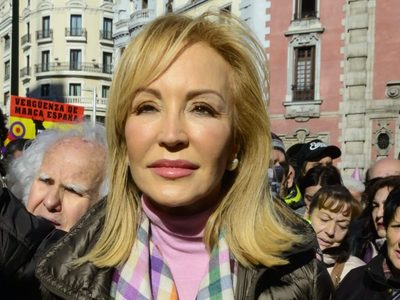 "Si Paloma Cuevas se quiere ir de España por algo será": Carmen Lomana desata la polémica
