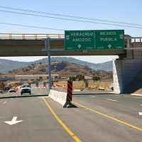 Denuncian abusos de la consentida de Peña Nieto, OHL, en Puebla y Veracruz