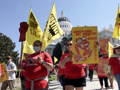 Trabajadores de comida rápida en California tendrán salario mínimo de 20 dólares por hora