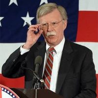 Muro y contención migratoria, objetivos de Trump para reelegirse: Bolton