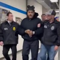 Cae régimen de Nicolás Maduro; Trump cumple amenazas contra Venezuela (Video)