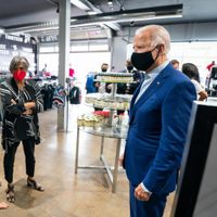 Biden da negativo a coronavirus tras contagio de uno de sus asesores