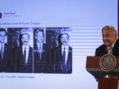 AMLO reprocha que desde Canal Once y Canal 22 lo critican "y hasta mienten"