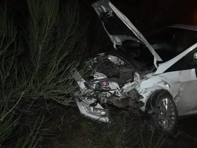 Un auto y una camioneta chocaron de frente en el ingreso a San Martín de los Andes