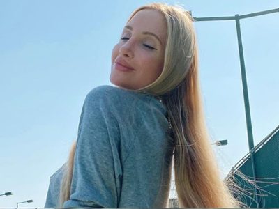 "¡Epa!" Amanda Lee vuelve a quemar todo a su alrededor gracias a su escote ¿Muy ajustado?