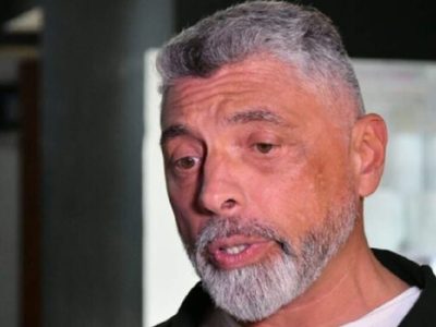 Un concejal libertario fue agredido en una manifestación de taxistas y debió ser rescatado por la policía