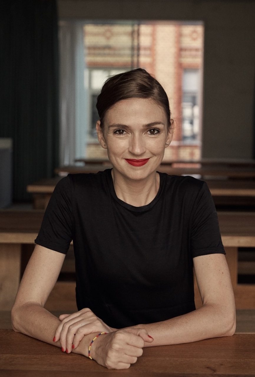 Luisa Reyes Retana-Escritora