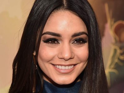 ¡Eso debió doler! Vanessa Hudgens se tatuó justo "ahí" y sus fans ¡enloquecieron!