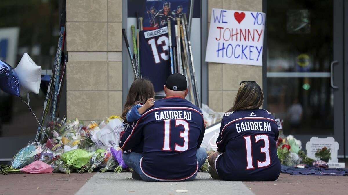 Johnny Gaudreau, jugador de la NHL, muere tras ser atropellado un día antes de la boda de su hermana