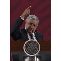 López Obrador pide a detractores "le bajen una rayita" al sabotaje legal contra Santa Lucía