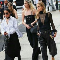 No hace falta comprar más: el look de fiesta que podés armar con prendas que tenés en casa