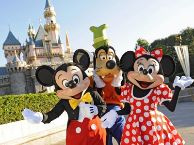 Los parques de Disney tomaron una polémica medida por el Coronavirus: "Se adiestraron..."