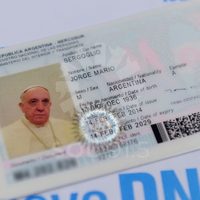Elecciones 2023: las fotos de los famosos en su DNI en las que lucen irreconocibles