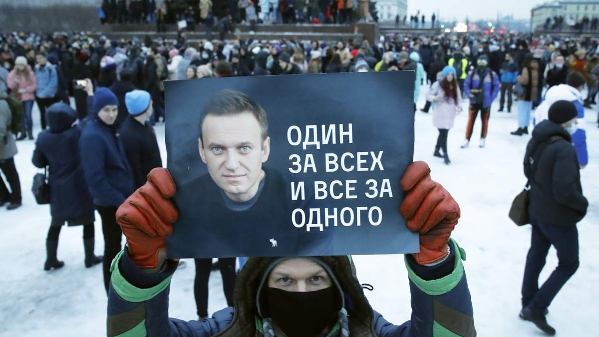 La oposición en Rusia exige la liberación de Navalny que deberá permanecer retenido hasta el 15 de febrero. Fuente: (Twitter)
