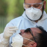 Los casos de coronavirus en Chile se dispararon un 144% en una semana: la mayor alza de la pandemia