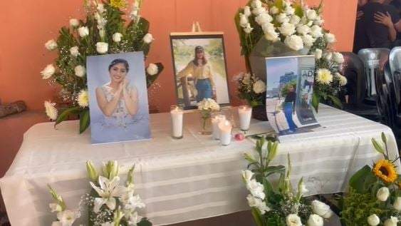 Altar de América Yamileth Sánchez realizado por su familia mientras esperan la llegada de sus restos de EU a Veracruz