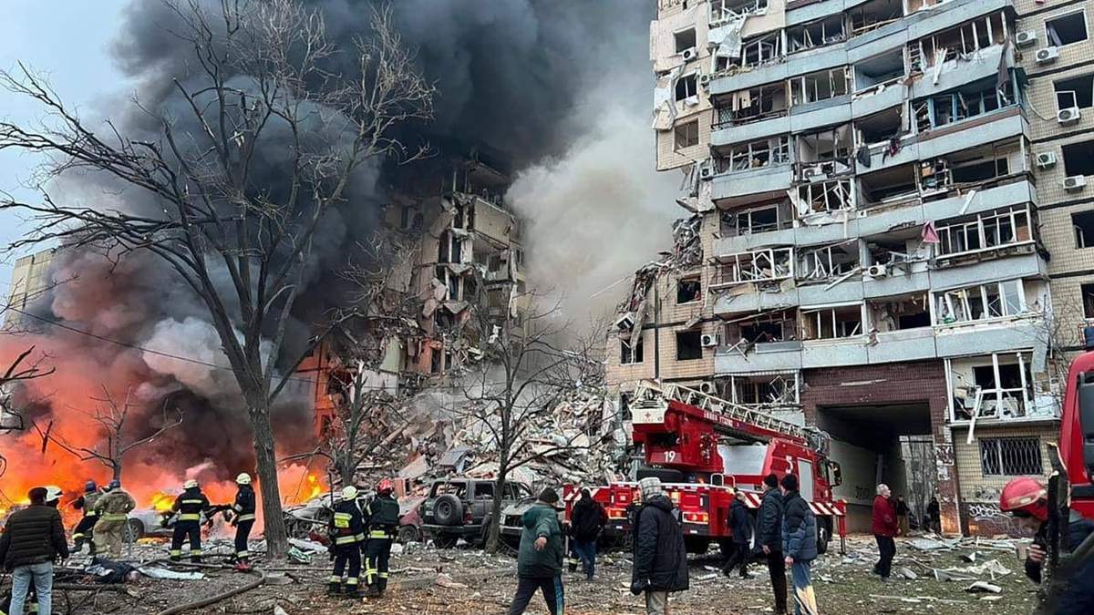 Un cohete ruso impactó un edificio de varios pisos en Dnipro