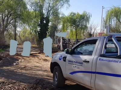 Vecinos denunciaron a la municipalidad de Centenario por cerrar la calle de acceso al río Neuquén