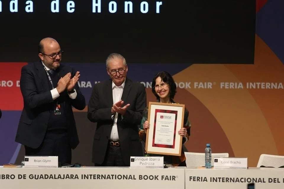 Coral Bracho, premiada