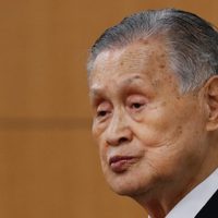Yoshiro Mori renuncia a la presidencia de los Juegos Olímpicos tras comentarios sexistas