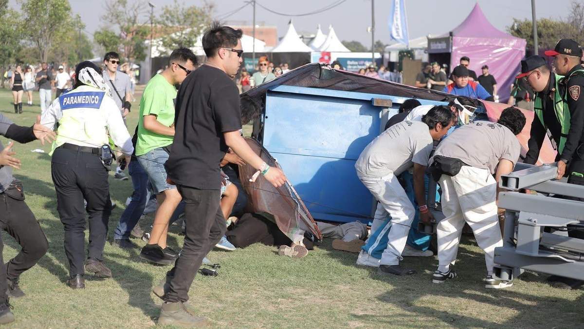 Confirman muerte de dos personas tras colapso de estructura decorativa en Festival Ceremonia