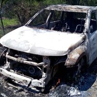 Hallan camioneta calcinada de supuestos asesinos del delegado de Sedatu en Colima