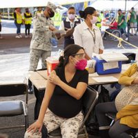 Embarazadas tienen 22% más riesgo de morir si se contagian de covid-19: especialista