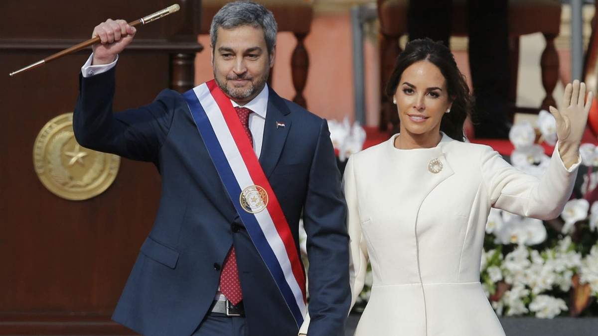 El presidente paraguayo Mario Abdo Benítez y su esposa. Fuente: (Twitter)