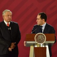 AMLO se compromete a 'revisar” despidos masivos en el SAT