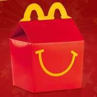 Niña quemada con nugget de pollo de una cajita feliz gana juicio a McDonald's