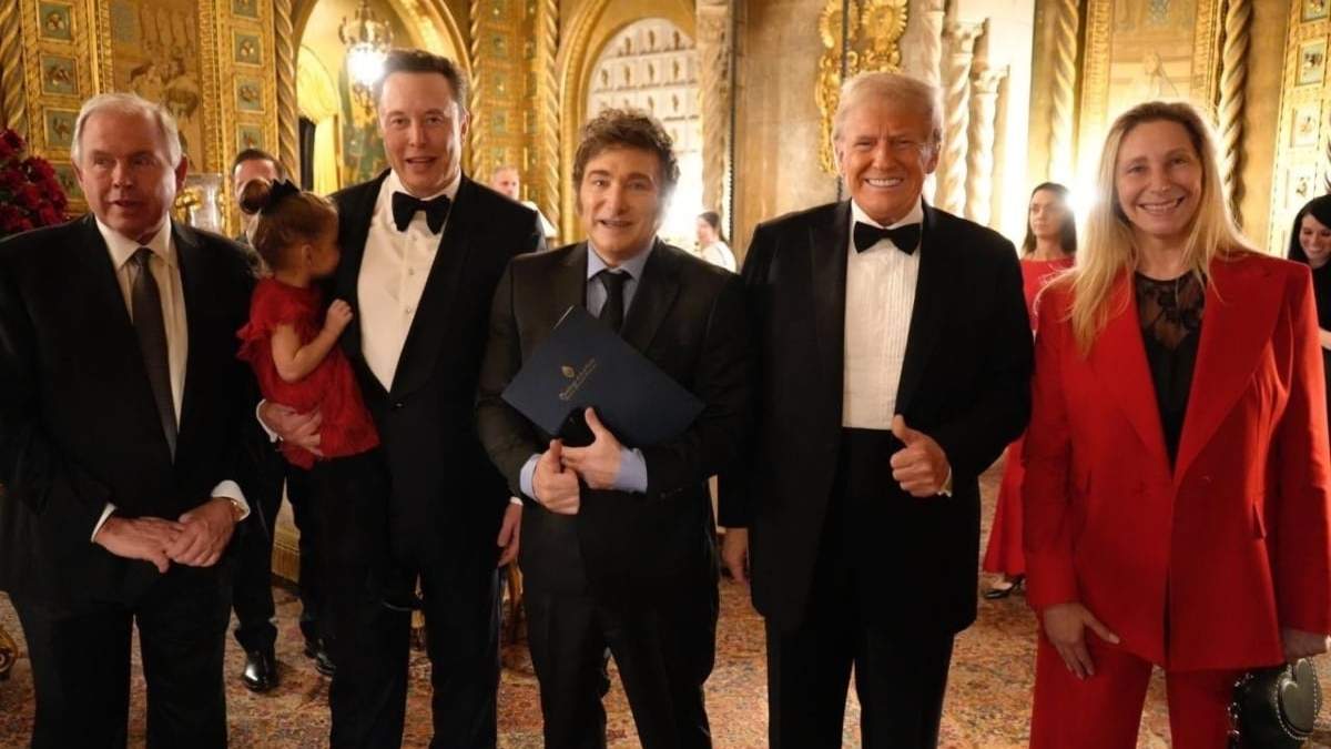 El presidente de Argentina, Javier Milei, junto al presidente electo de Estados Unidos, Donald Trump, y el multimillonario Elon Musk