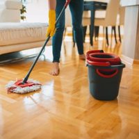 No hace falta limpiar todos los días: el secreto para que tus pisos se mantengan brillantes por más tiempo