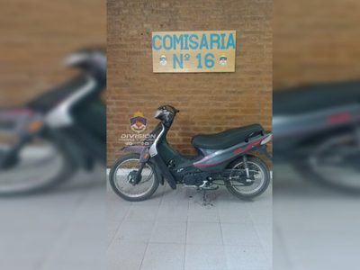 Recuperaron una moto que había sido robada en barrio Melipal: la conductora huyó