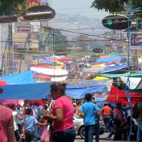 Maestros en Chiapas toman plazas, mercados y hospitales para difundir demandas