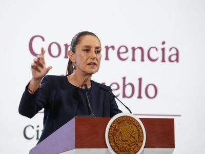 Sheinbaum anuncia aumento salarial del 9% a maestros: "Ojalá pudiéramos dar más"