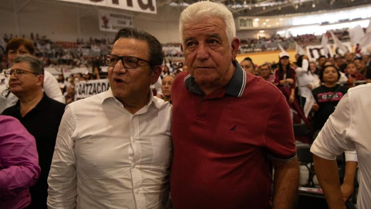 José Ramiro López Obrador (camisa roja), en la última asamblea del proceso interno