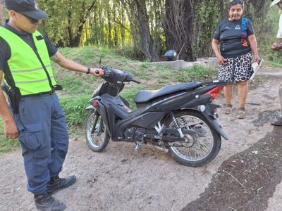 Motociclista cayó a un canal de riego en Vista Alegre Sur y sufrió lesiones graves