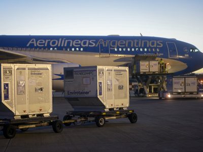 Cerca de los 37 millones de vacunas, Argentina recibirá mañana un nuevo lote de AstraZeneca