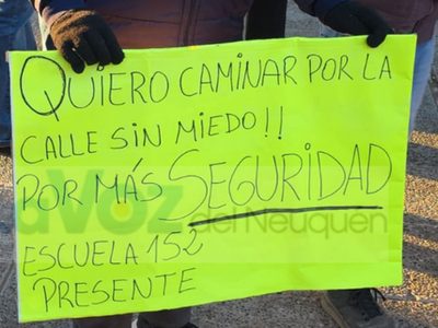 La comunidades educativas de Cutral Co y Plaza Huincul se movilizaron por más seguridad