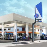 Elevaron la calificación crediticia de YPF