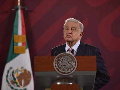 AMLO reprocha a Corte que pida información patrimonial de ingenieros que construyeron el AIFA