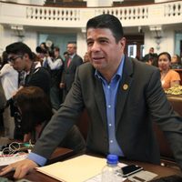 Investigan por lavado, corrupción y prostitución forzada a Israel Betanzos