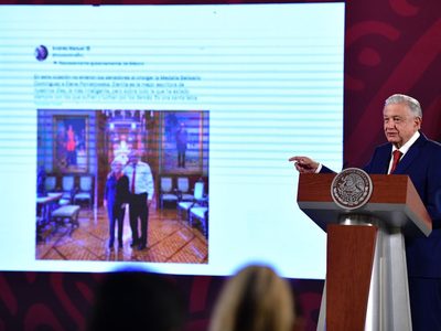 AMLO reitera que no quiso exponerse a "una humillación" en la ceremonia de premiación a Poniatowska