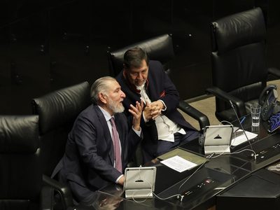 Fernández Noroña descarta similitudes entre Adán Augusto y Felipe Calderón; “es puro golpeteo”, dice