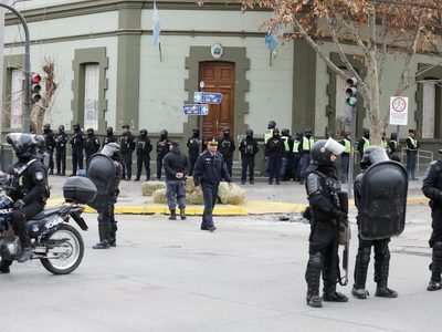 Tras el desalojo en Casa de Gobierno, el Ejecutivo provincial dio detalles sobre la intervención policial
