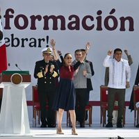 Ante un Zócalo abarrotado, Sheinbaum denuncia campañas sucias nacionales y extranjeras