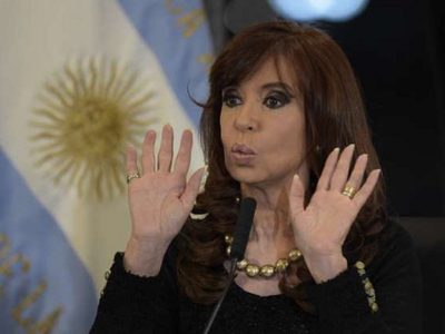 Fueron a buscar a Cristina Kirchner y le armaron un cacerolazo frente a su casa