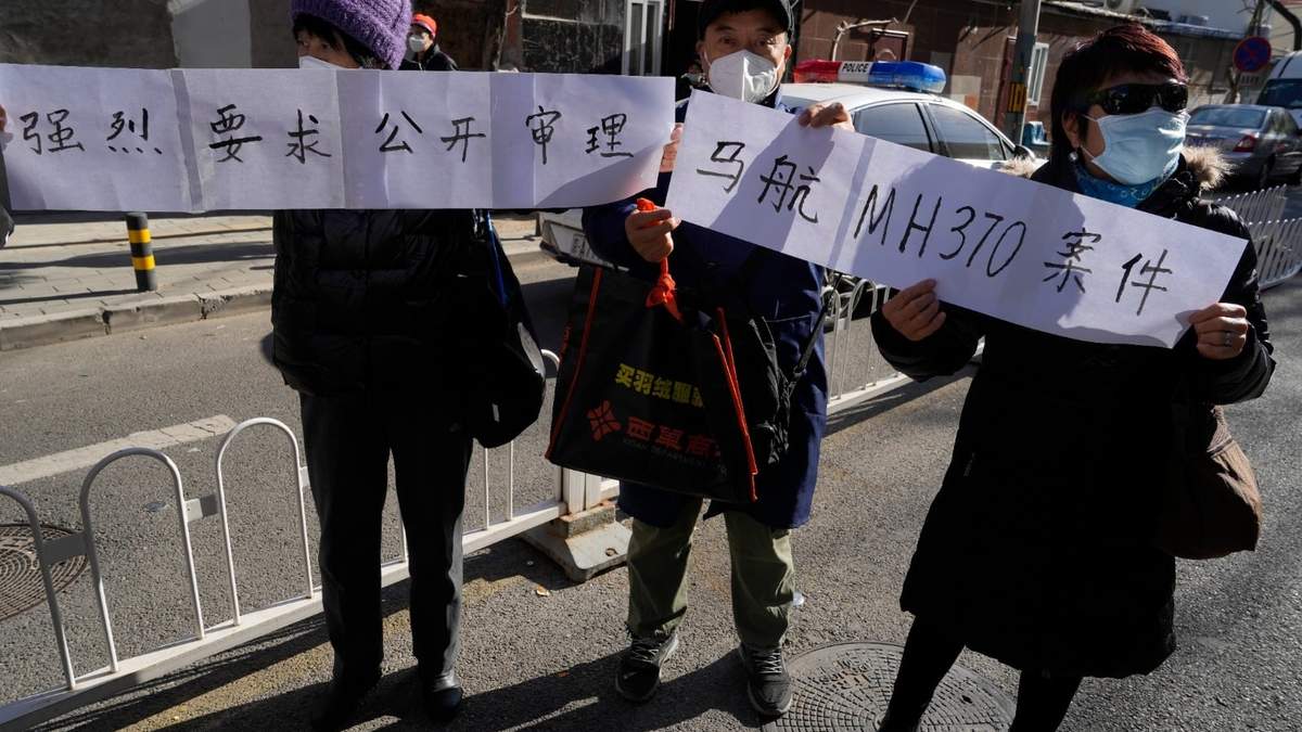 Familiares de pasajeros del vuelo MH370 solicitan indemnización